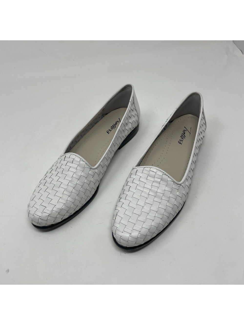 Trotters Liz White Woven Leather Slip On Loafers Women's Size 6.5 N